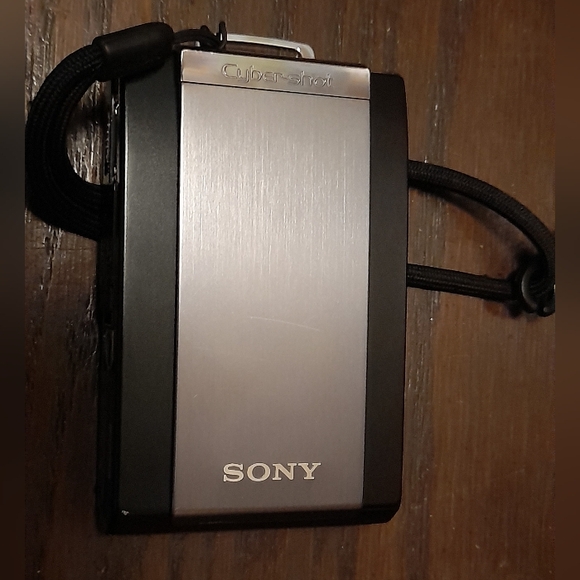 Sony Cybershot DSC-T300 10.1MP Digital Camera, Case, Battery, and Charger - Picture 9 of 16